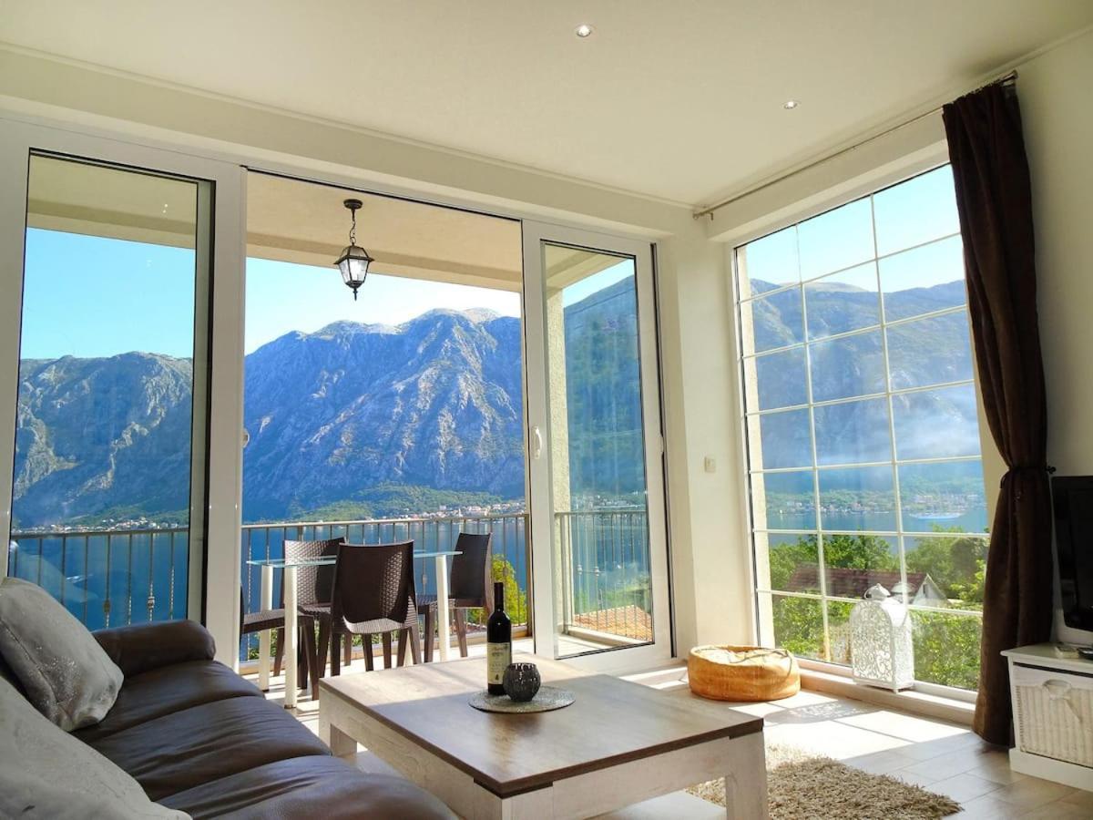Bay Of Kotor View Apartment With Pool เพรอชานิ ภายนอก รูปภาพ