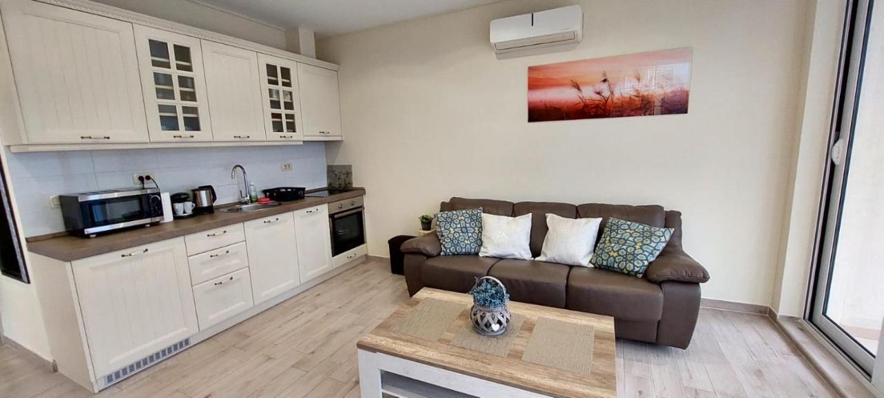 Bay Of Kotor View Apartment With Pool เพรอชานิ ภายนอก รูปภาพ