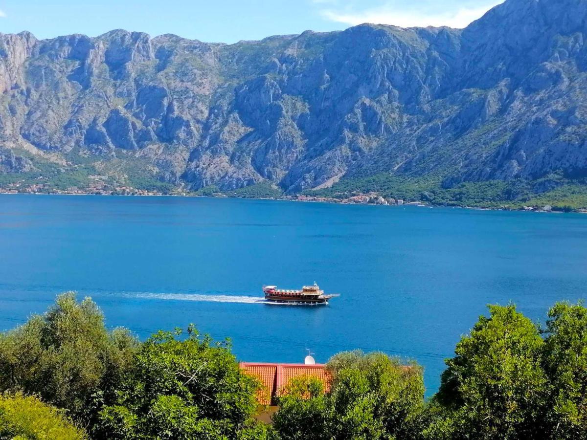 Bay Of Kotor View Apartment With Pool เพรอชานิ ภายนอก รูปภาพ
